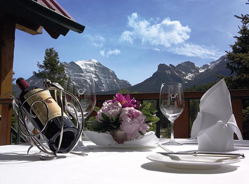 Post Hotel And Spa Lake Louise Restoran foto